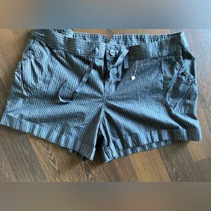 Liz Lang for target maternity shorts 2xl (Cart E 104)